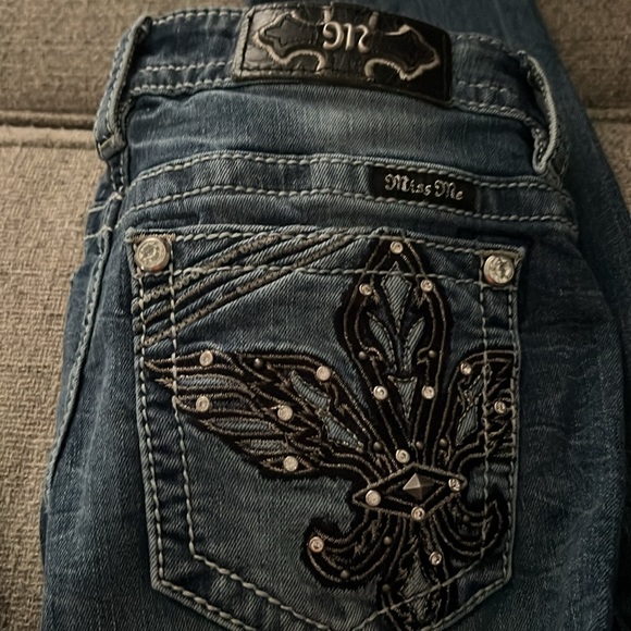 Gently used Miss Me size 27 Skinny jeans - Picture 3 of 3